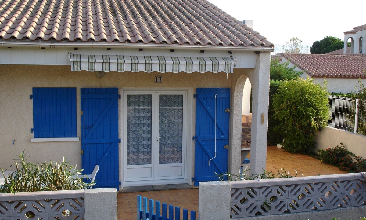 Saint-Cyprien Plage Villa | Villa 40m2 3 Ch 5 - 6 Pers Clim Shared pool Sea 50 m Beach 1 km