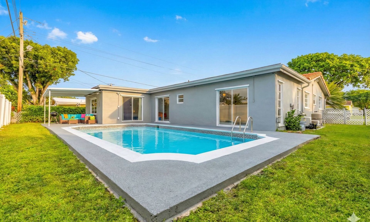 Margate House | Villa 4BR Villa*Private Pool*BBQ Area*Near Beach