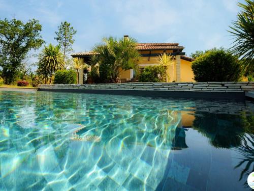 Parentis-en-Born Villa | Villa 5 étoiles avec piscine chauffée, 4 ch. avec SDB privées et BBQ - Jusqu'à 12 pers. - FR-1-877-49