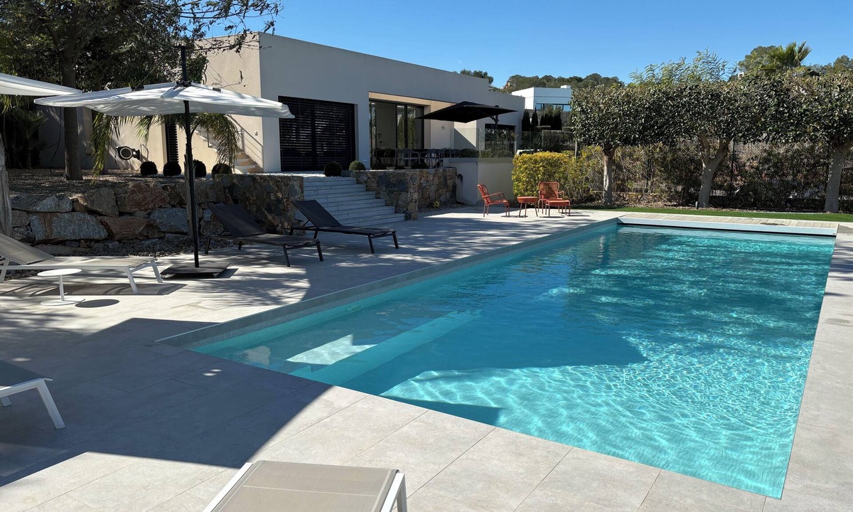Lo Rufete Villa | Villa 5 bedrooms- 5 bathrooms on large plot - Golf de Las Colinas. Large swimming pool.