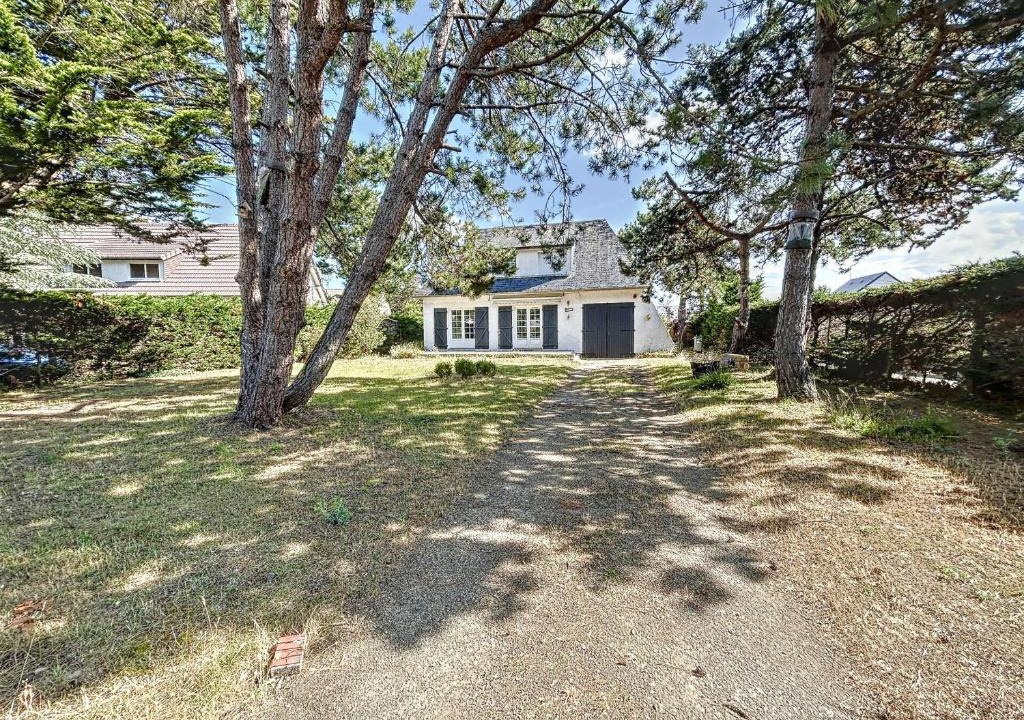 Jullouville House | Villa 5 pièces avec jardin, à 400m de la plage et 600m des commerces, wifi et barbecue inclus - FR-1-361-20