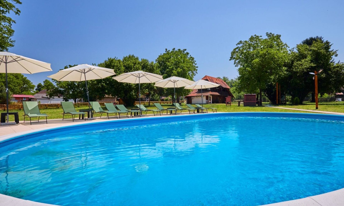 Sisak Villa | Villa 77 by Villas Guide