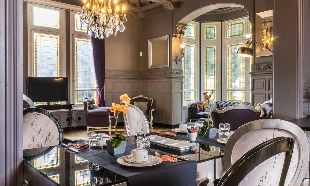 Deauville City Centre Hotel | Villa 81