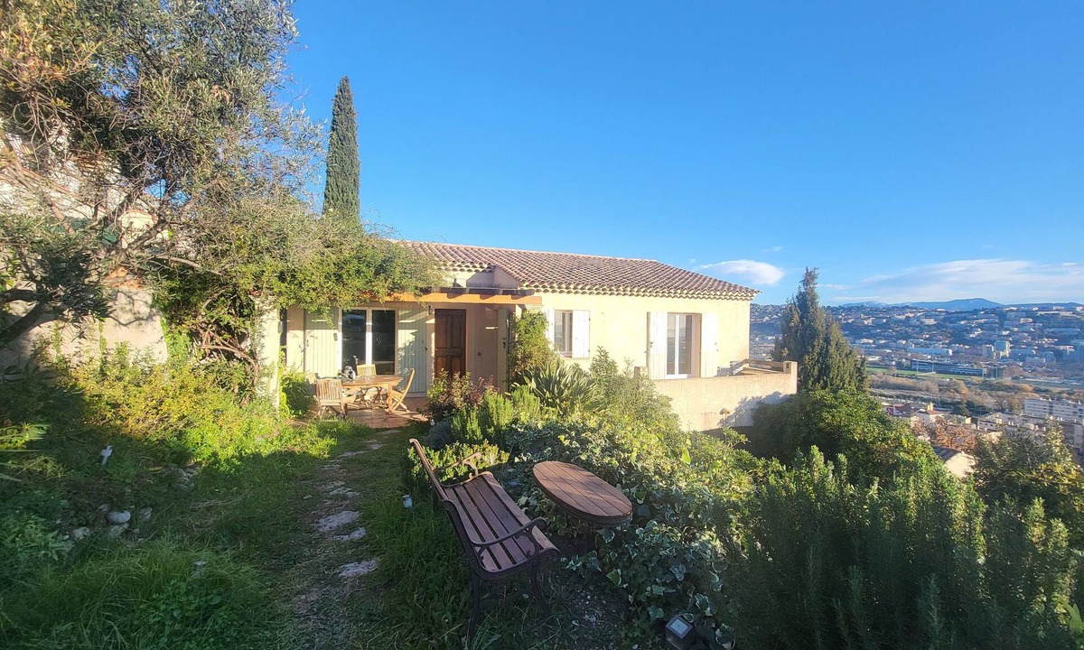 Saint-Laurent-du-Var Villa | Villa 90 m² panoramic view Nice, sea and mountains