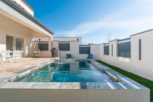 Saint-Genies-de-Malgoires Villa | Villa avec piscine extérieur