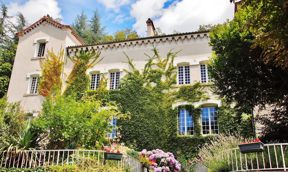 Vals-les-Bains House | VILLA AIMEE LUXURY APARTMENTS WITH HEATED POOL