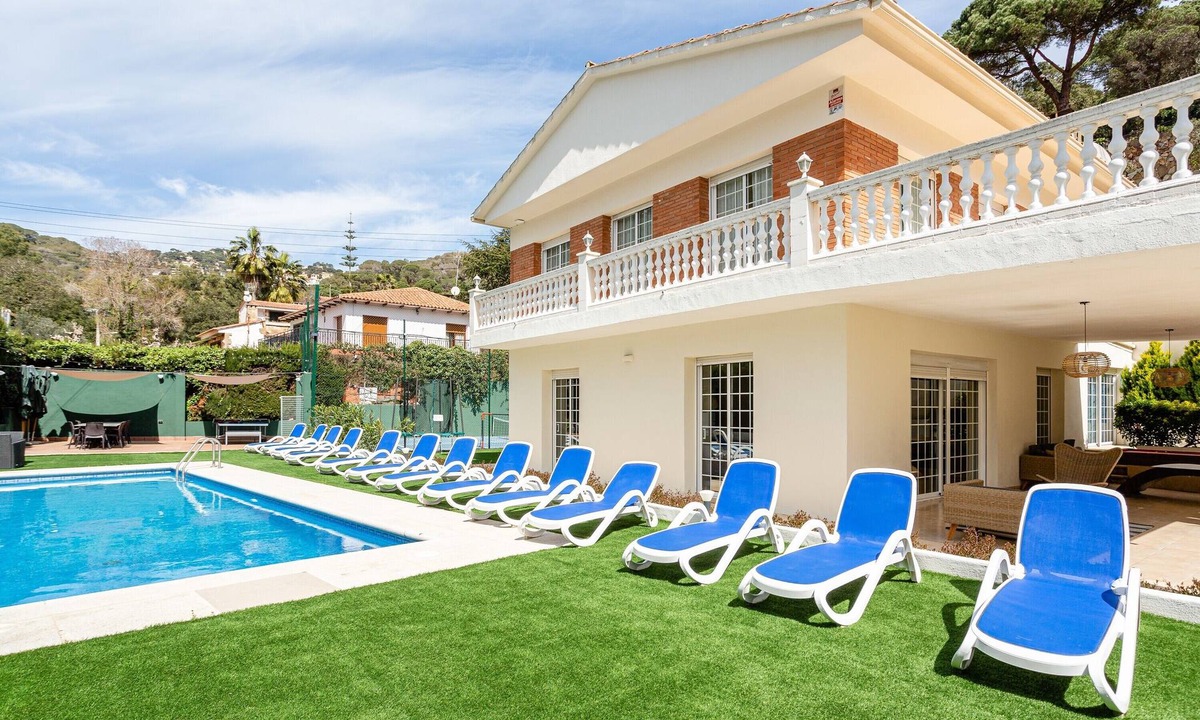 Lloret de Mar Villa | Villa "Ainara Luxury" with Mountain View, Private Pool & Wi-Fi