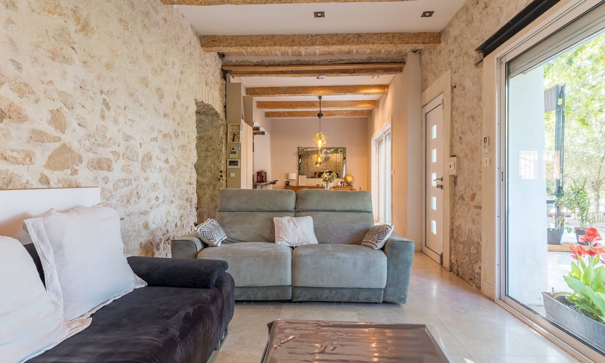 Grand Sud Villa | Villa 'Aix En Provence' with Private Terrace, Wi-Fi and Air Conditioning