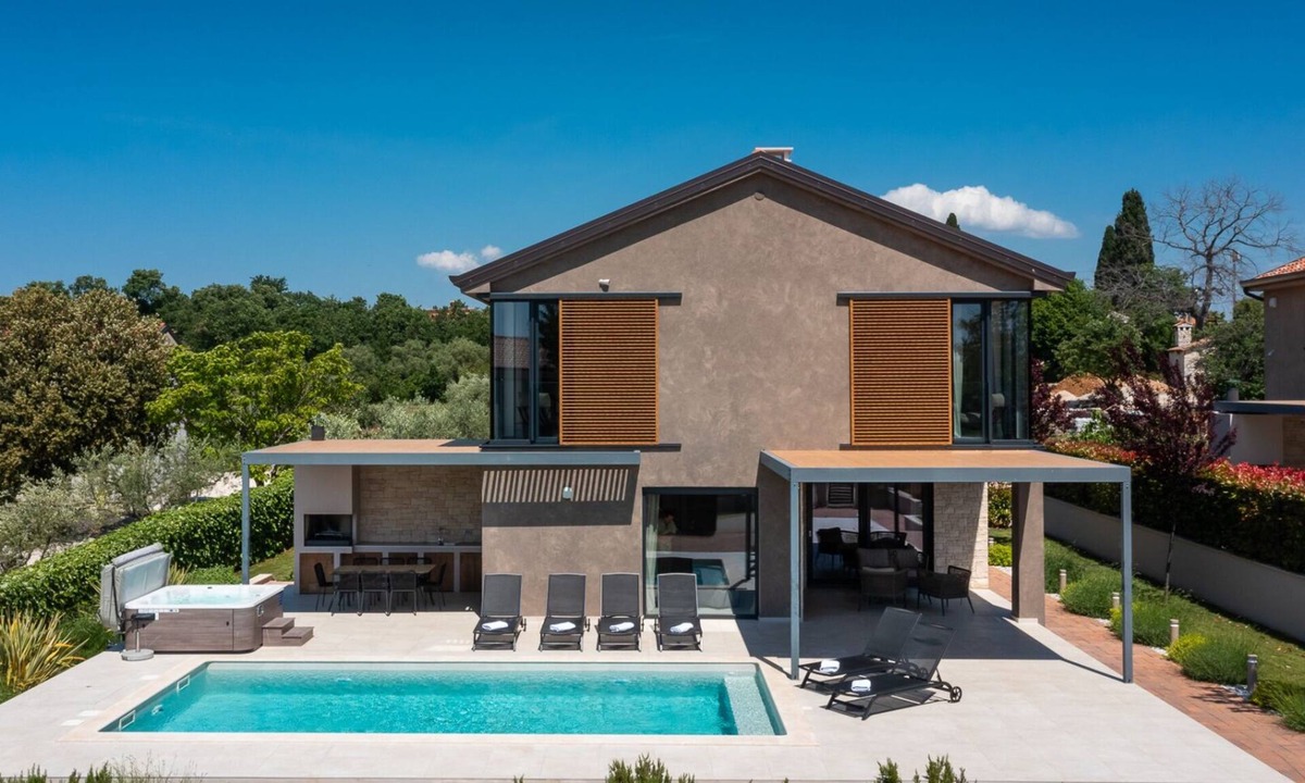Kadumi Villa | Villa Albona by Villas Guide