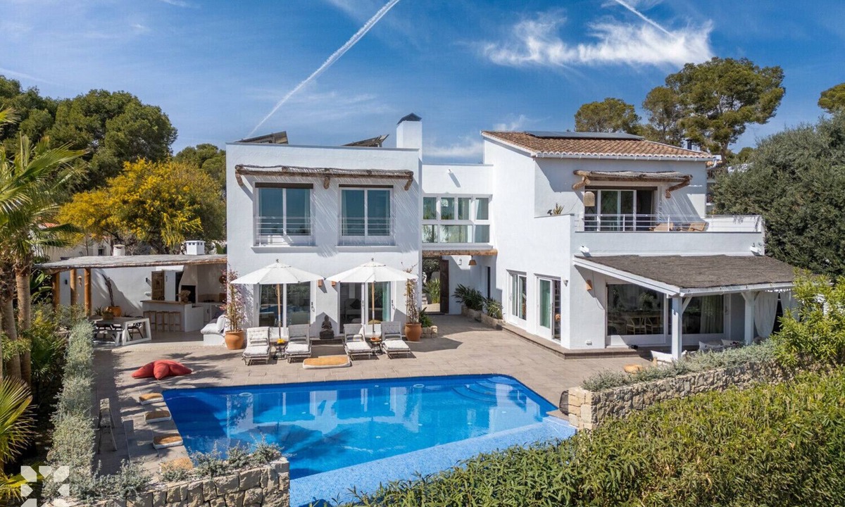 Urbanitzacio la Fustera Villa | Villa ALDABA by Abahana Villas