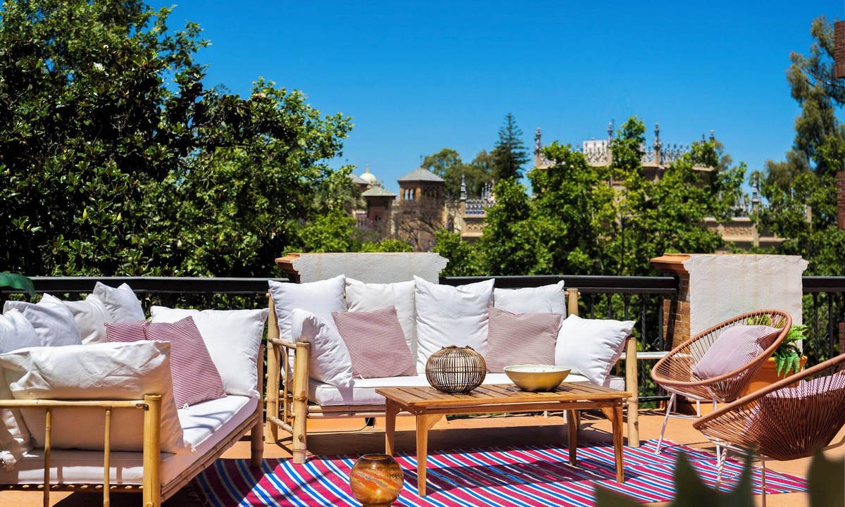 Sur Ski Chalet | Villa Alfonso, Luxurious restored palace house next to Plaza de España.
