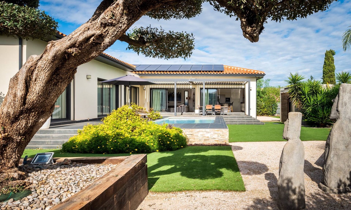 Claira House | Villa Alicia