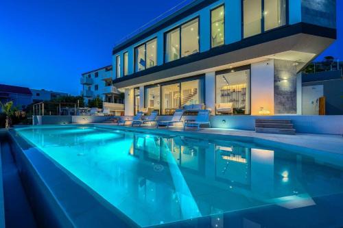 Podglavica Villa | Villa Allina - Heated Pool, Rooftop Jacuzzi & Sea Views
