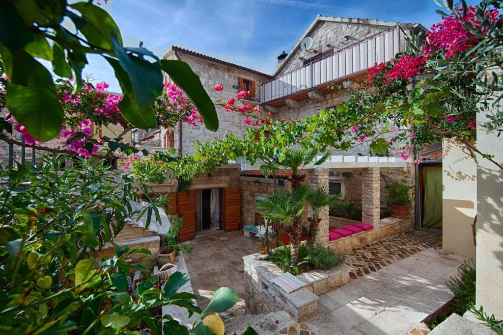 Komiza Villa | Villa Alma Komiza Island Vis