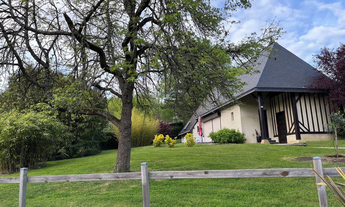 Houlgate House | Villa along the Houlgate golf course, 5 minutes from the beach, quiet location.