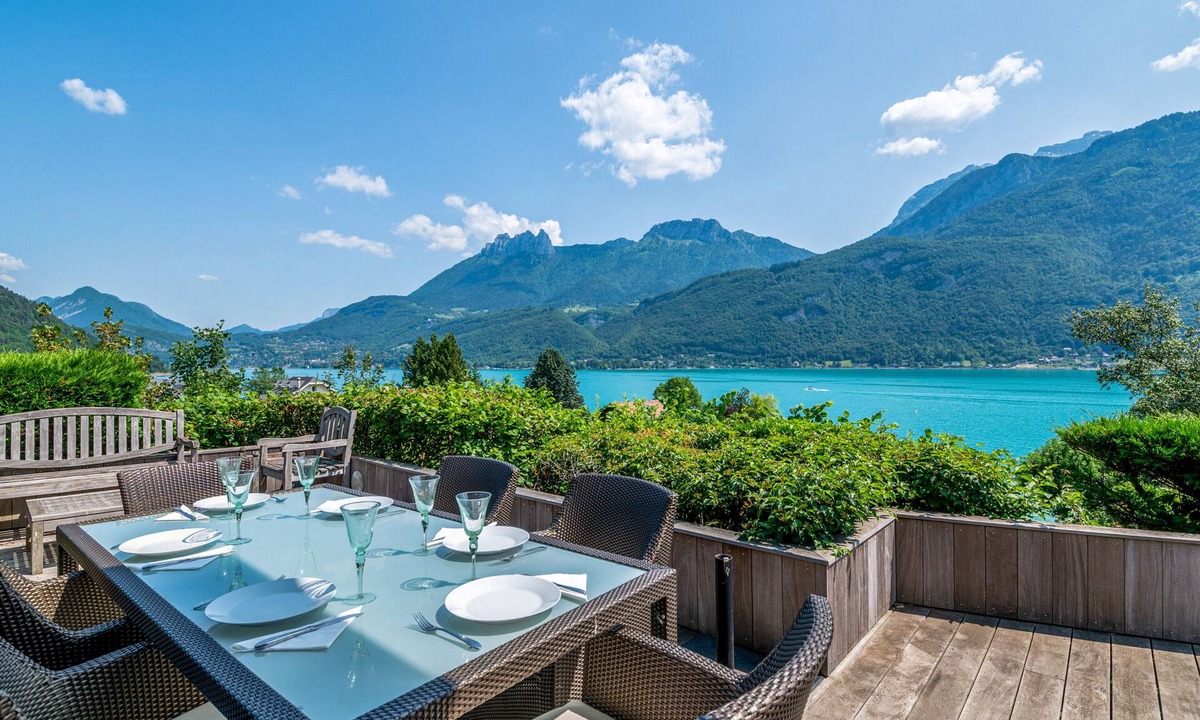 Bredannaz Ski Chalet | Villa Alpina - Welkeys