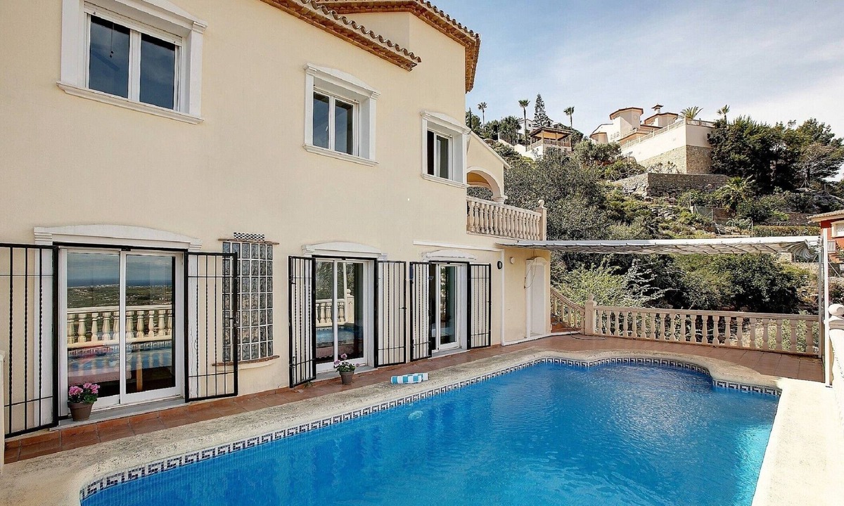 Pedreguer Villa | Villa "Amanda" with Sea View, Private Pool & Wi-Fi