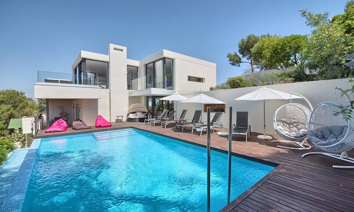 Begur Villa | Villa 'Amapola' with Mountain View, Wi-Fi and Air Conditioning