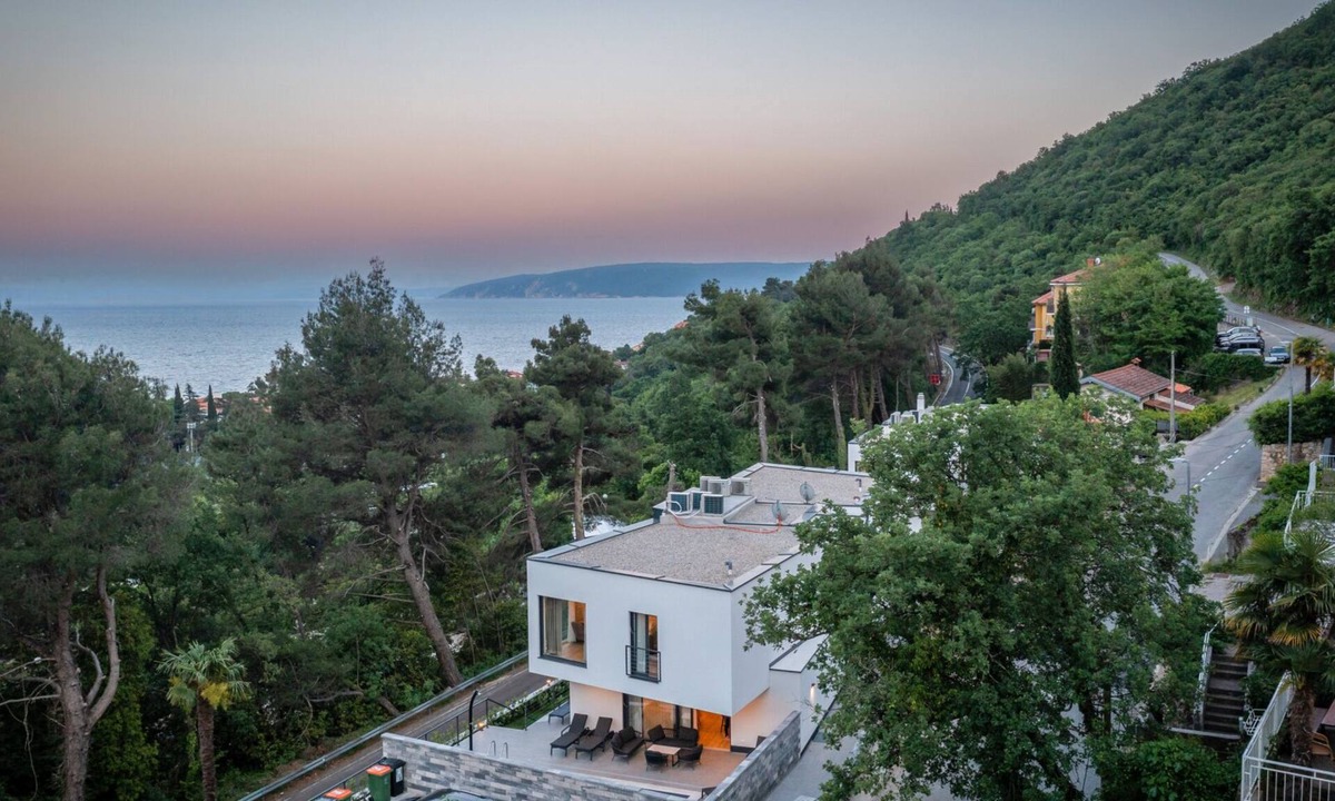 Obrs Villa | Villa Amelie by Villas Guide