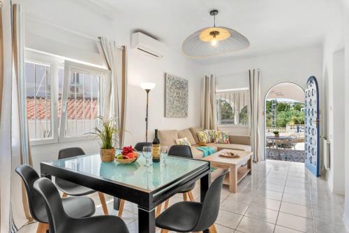 Urbanitzacio la Fustera Villa | Villa Ametler - PlusHolidays