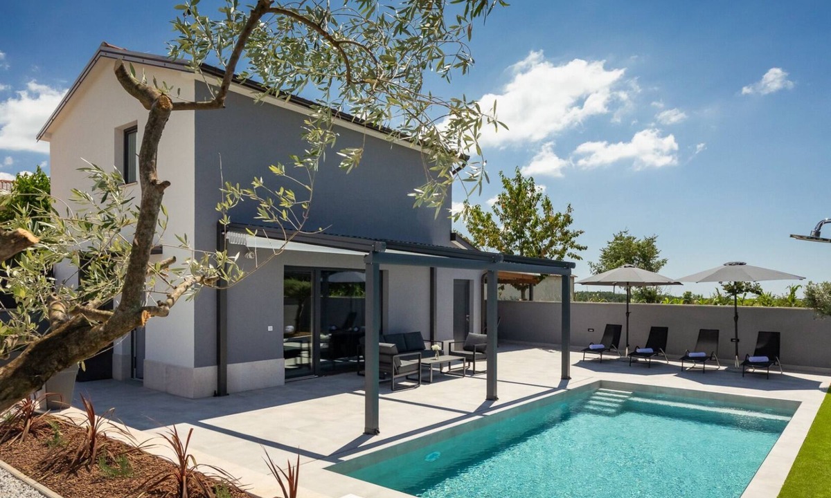 Brecevici Villa | Villa Ana by Villas Guide