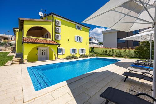 Musalez Villa | Villa Andrea for 17 people with private 40 m2 pool & pet friendly near Poreč