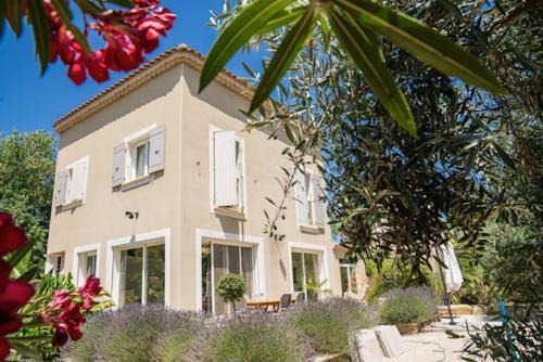 Saint-Etienne-du-Gres House | Villa Aprile