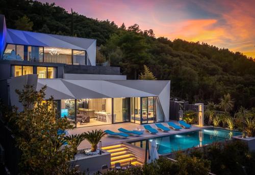 Zrnovo Villa | Villa Aqua Majestic Diamond Sumptuous 5 Bedroom Villa Magnificent Seaview