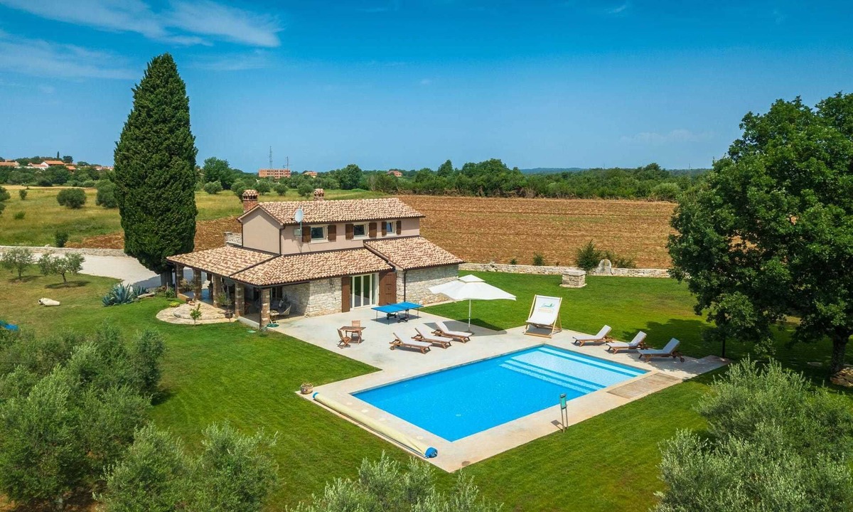 Tar Villa | Villa Arborea with Pool