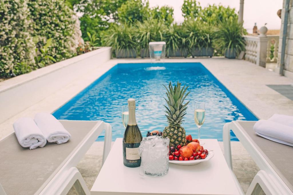 Bol Apartment | Villa Ardura - island holiday residence * Bol. Island Brač