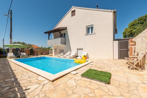 Lovinac Villa | Villa Ariane