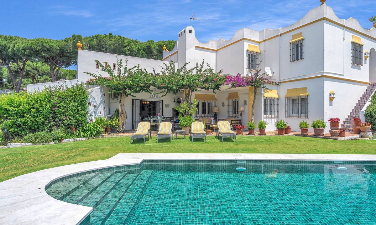 El Paraiso Villa | Villa Arin - Beachside Family Home