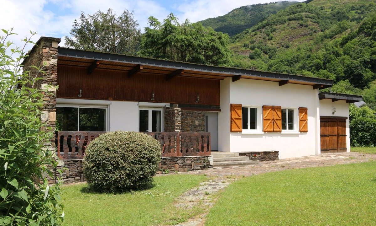 Juzet-de-Luchon House | Villa Art Natura, completely renovated and new equipped (very good bedding)