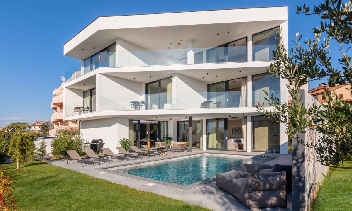 Stinjan Villa | Villa Aruna by Villas Guide