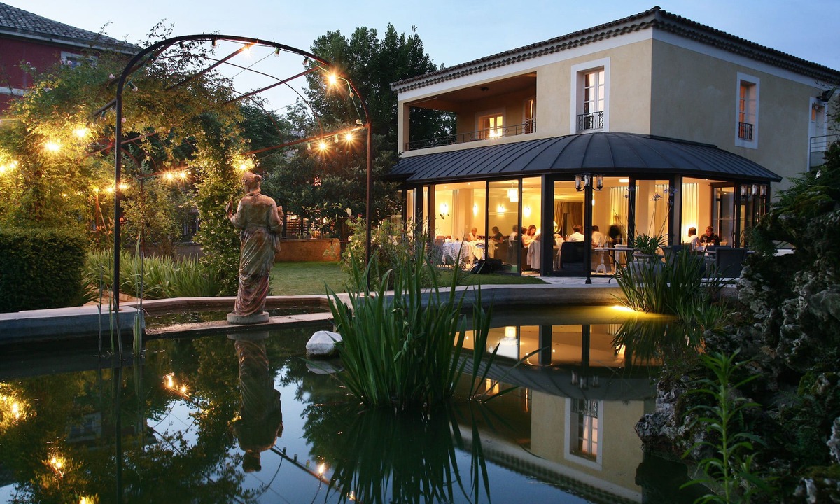 Saint-Paul-Trois-Chateaux Hotel | Villa Augusta