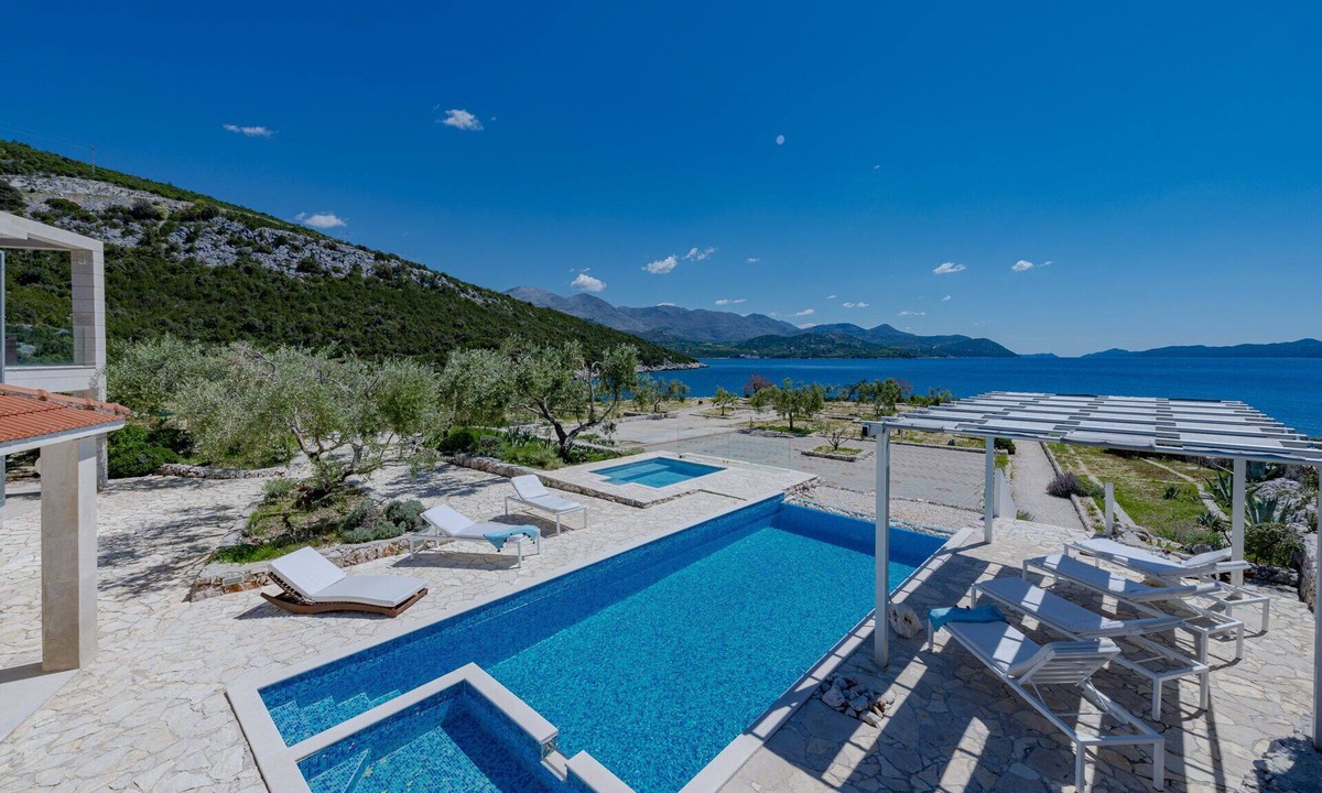 Podimoc Villa | Villa Auras with Heated Pool