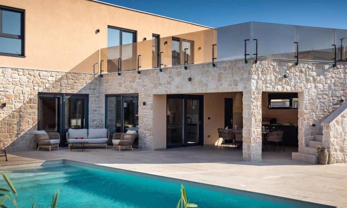 Tar Villa | Villa Ava by Villas Guide