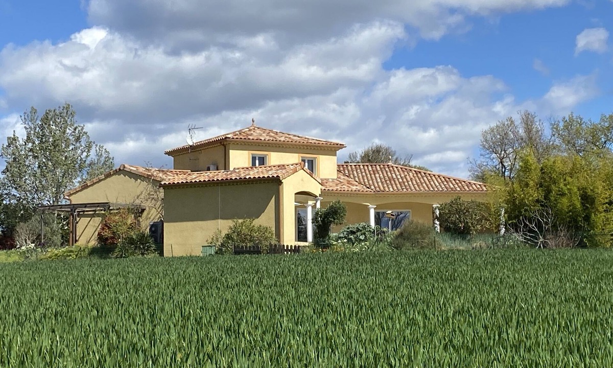 Barjac Villa | Villa Avec Piscine - Jacuzzi - Pétanque