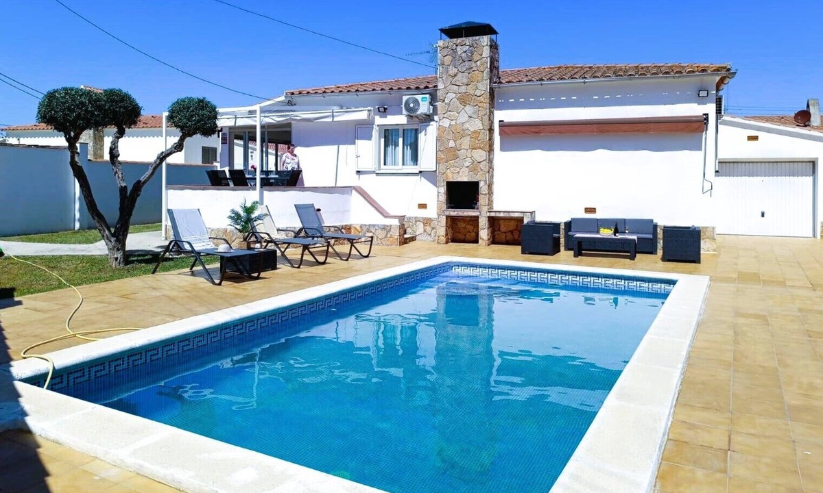 L'Escala House | VILLA AVET *Private Pool* Large Terrace,Free AirAcon,Wifi,Sheets/Towels