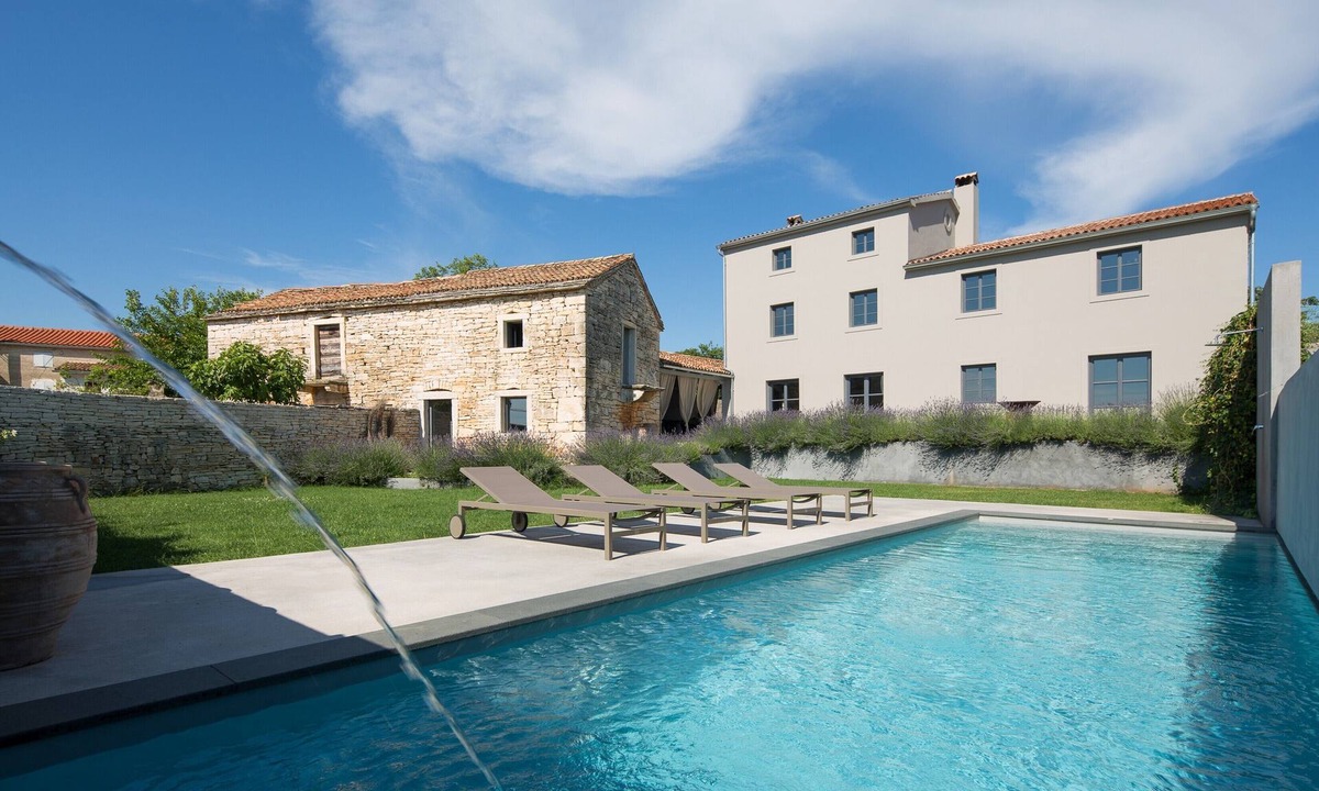 Tinjan Villa | Villa B2 - Six Bedroom Villa with Pool