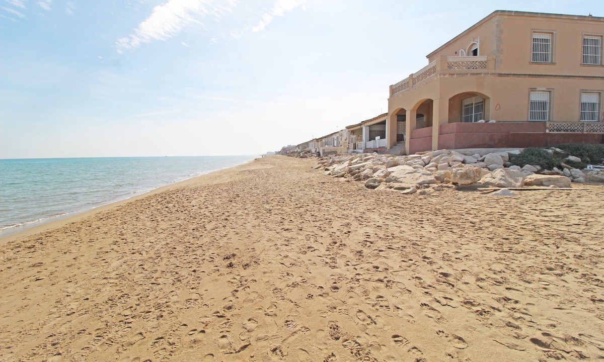 Guardamar del Segura House | Villa Babylon: September Offer !First Line of the Beach !