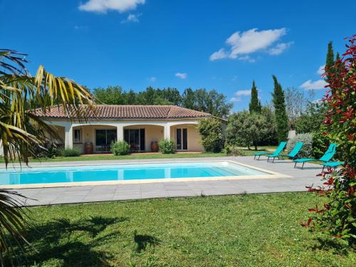 Montans Villa | VILLA - BAIN NORDIQUE SPA EXTÉRIEUR - POÊLE FINLANDAIS - PISCINE - Gaillac