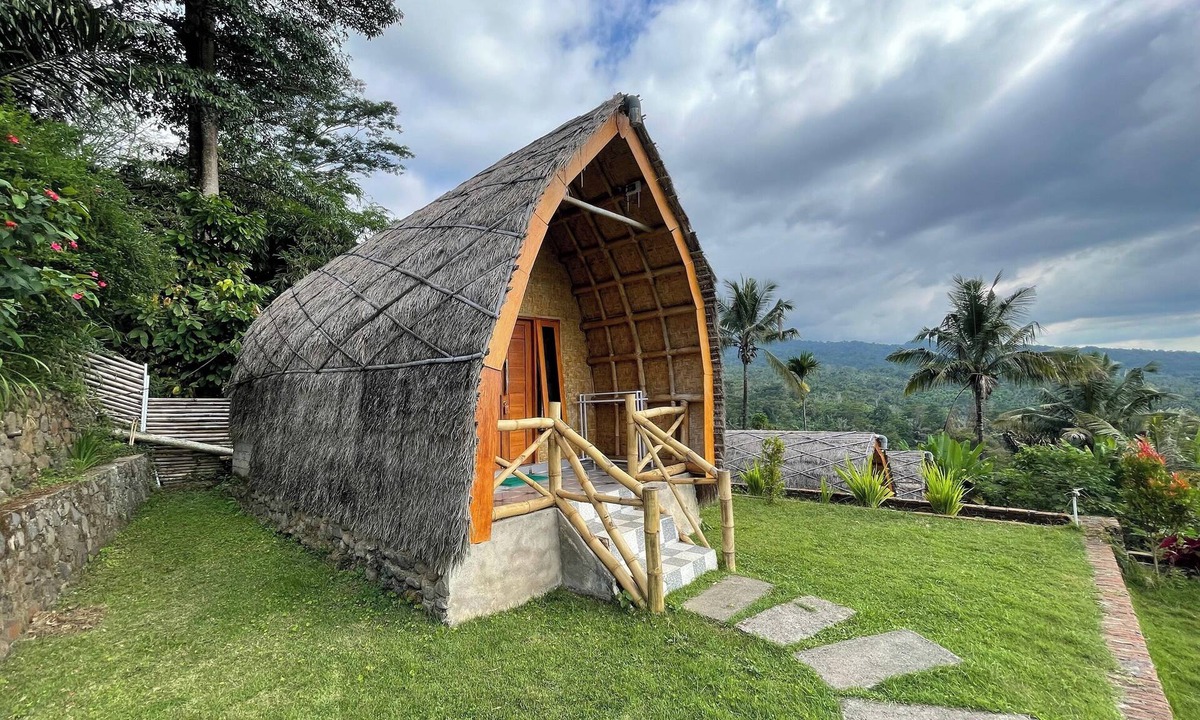 Bayan Villa | Villa Bambu Rinjani & Restaurant