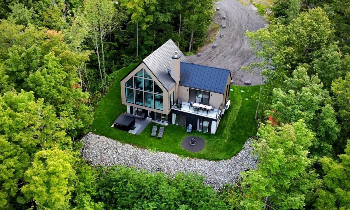 Saint-Damien Ski Chalet | Villa Baraka-The haven of peace/jacuzzi/lake access &view