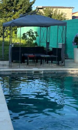 Saint-Fons Villa | VILLA BELLA avec piscine et jacuzzi