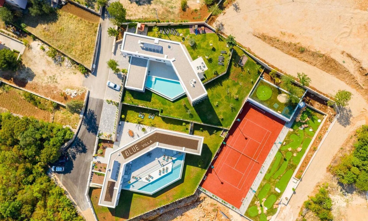 Zmijavci Villa | Villa Belle Vie - abundant in modern facilities, comforts and entertainment by MyWaycation