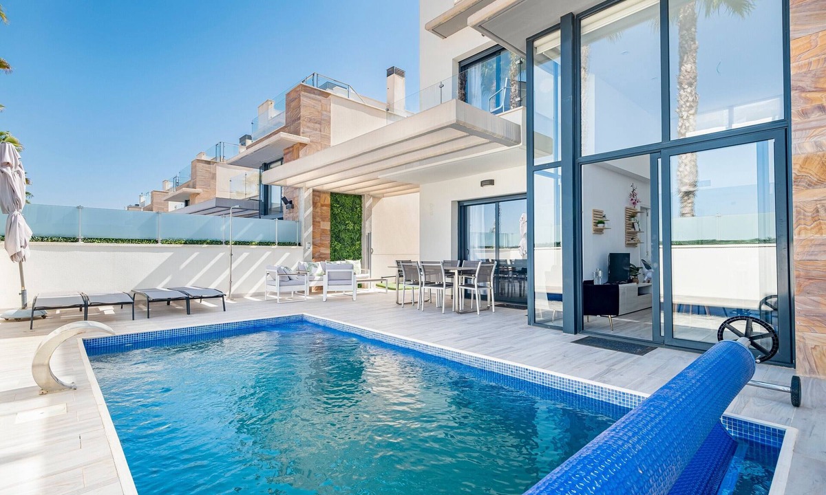 Orihuela Costa Villa | Villa "Belle" with Private Pool, Private Terrace and Wi-Fi