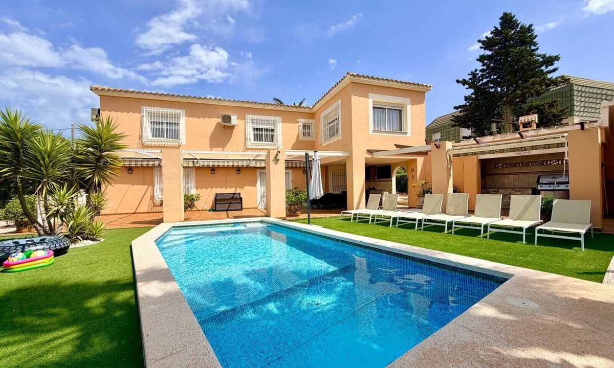 Benidorm Villa | VILLA BENIDORM LEVANTE BEACH BLUELINE R002