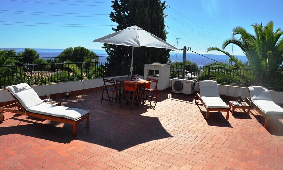 Tarragona Villa | 'Villa Beside the Sea - 3 Bedrooms' with Shared Pool & Wi-Fi