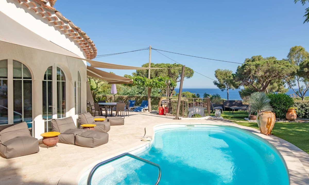 Plage de la Garonnette House | Villa Bindouletto by Interhome
